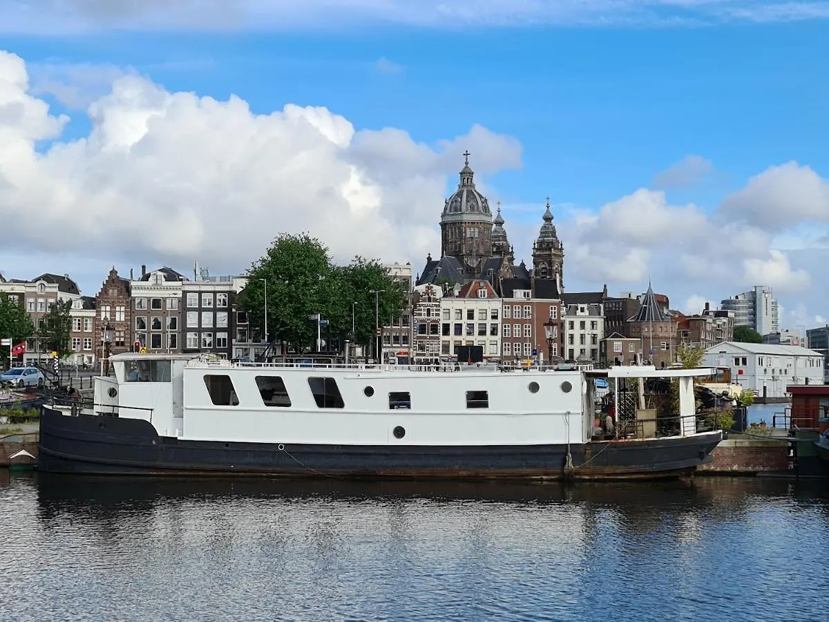 Hotel Beagle Family Houseboat Amsterdam